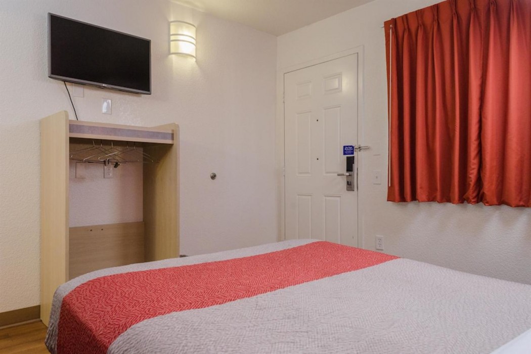 Super 8 by Wyndham Turlock 14/28