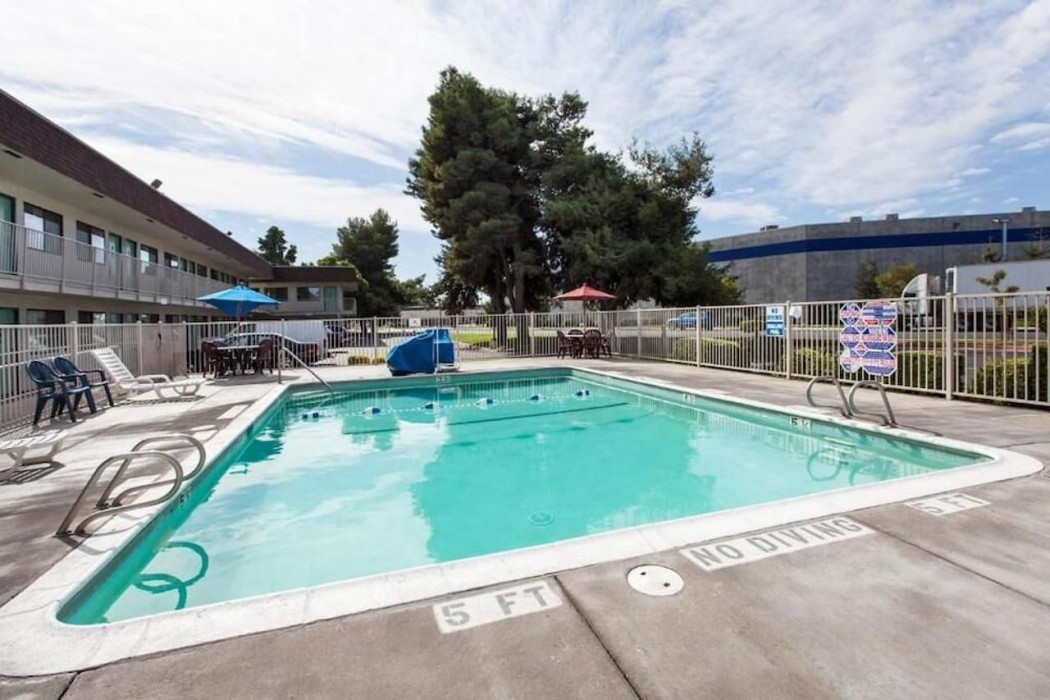 Super 8 by Wyndham Turlock 23/28