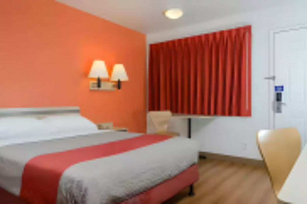 Super 8 by Wyndham Turlock 18/28