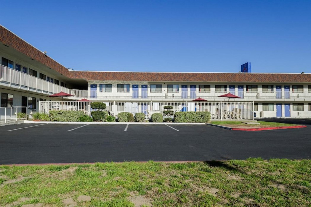 Super 8 by Wyndham Turlock 1/28