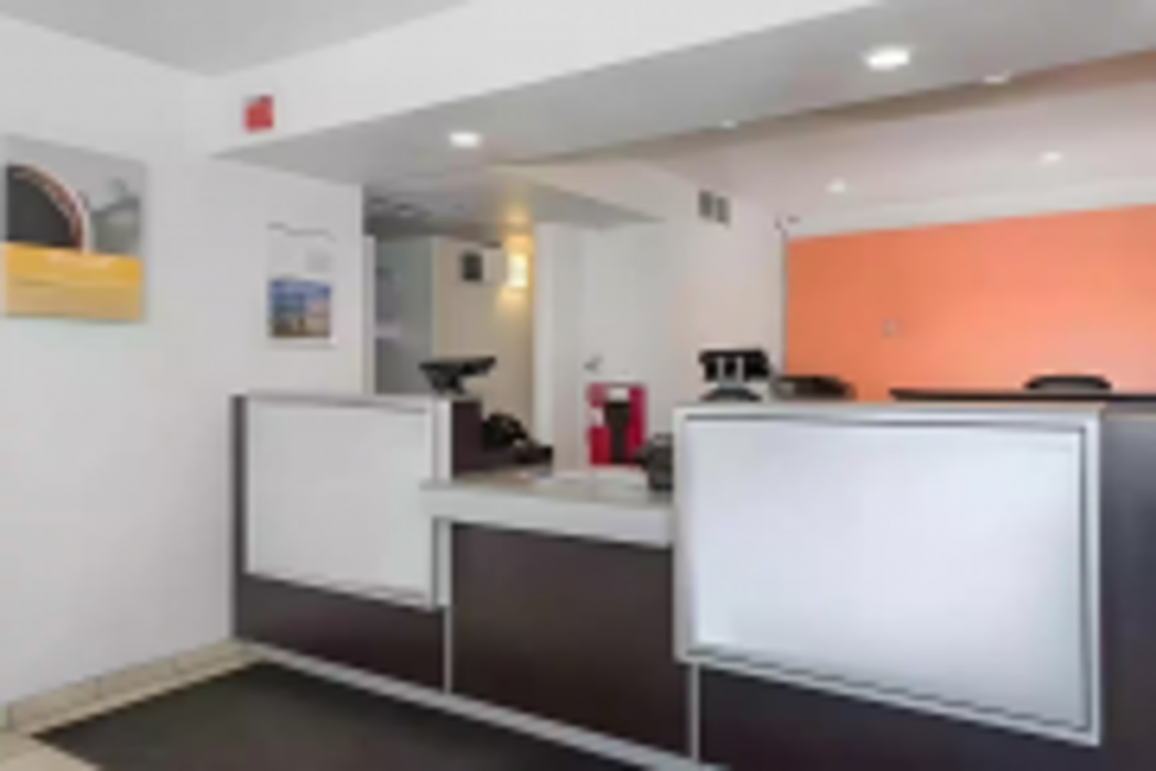 Super 8 by Wyndham Turlock 7/28