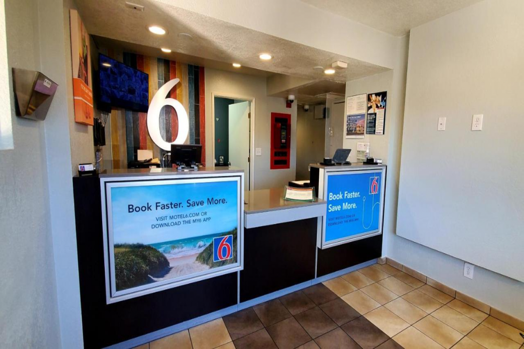 Motel6 Palmdale, CA 11/60