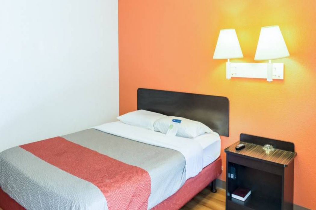 Motel6 Bakersfield, CA - East 15/39