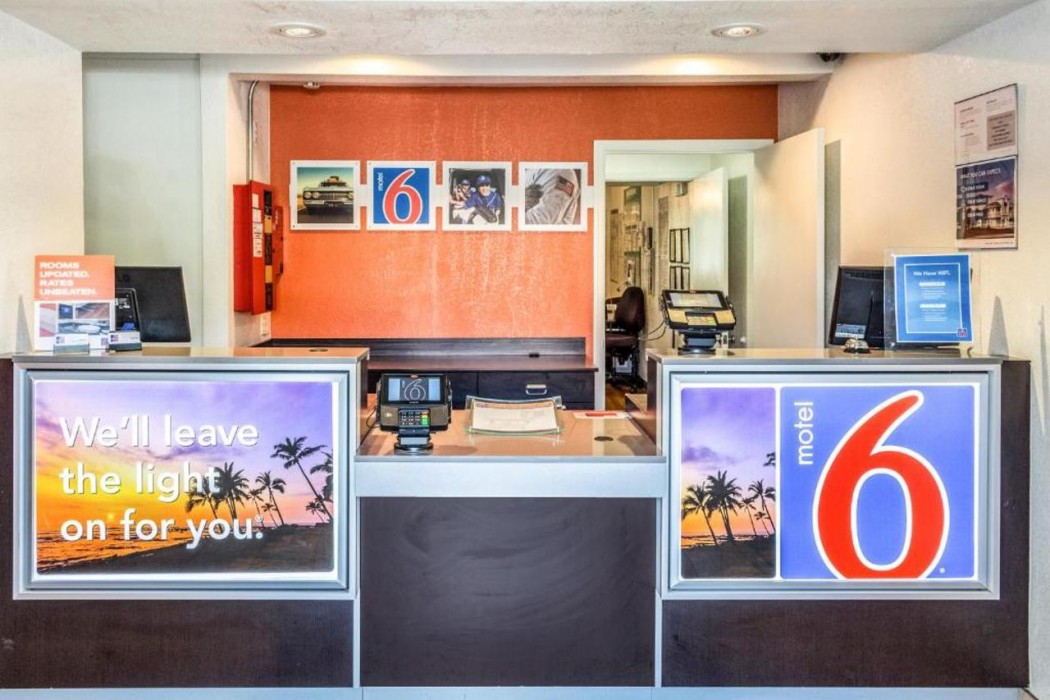 Motel6 Bakersfield, CA - East 8/39