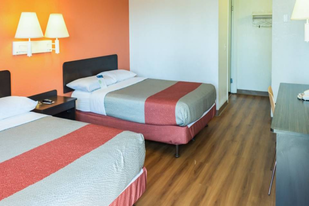 Motel6 Bakersfield, CA - East 14/39