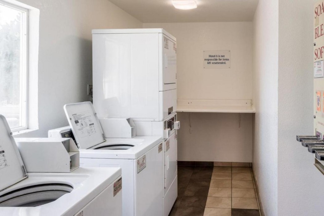 Motel6 Bakersfield, CA - East 25/39