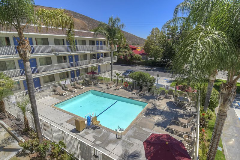 Motel6 San Bernardino, CA - North 35/58