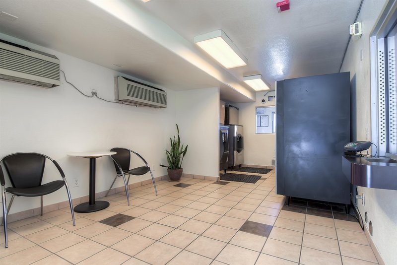 Motel6 San Bernardino, CA - North 39/58