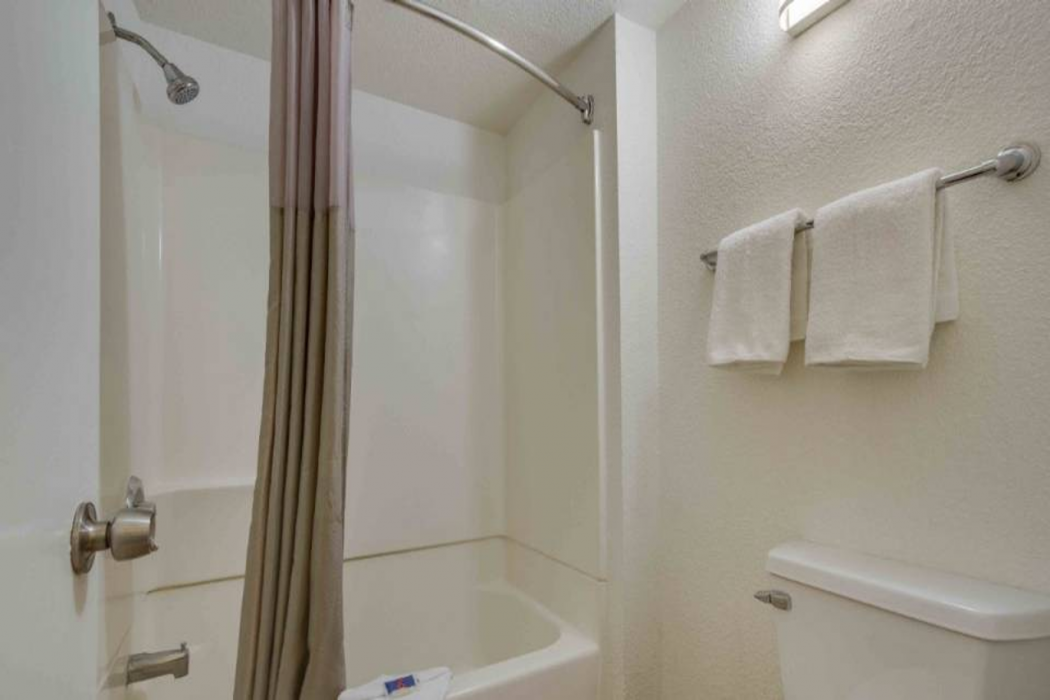 Motel6 Tempe, AZ - Broadway - ASU 21/63