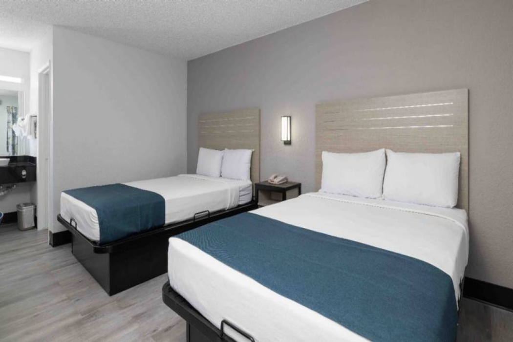 Motel6 Tempe, AZ - Broadway - ASU 22/63