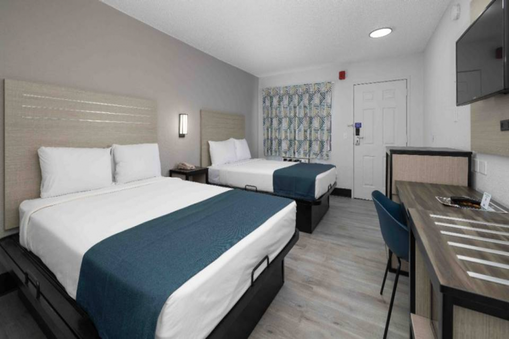 Motel6 Tempe, AZ - Broadway - ASU 24/63