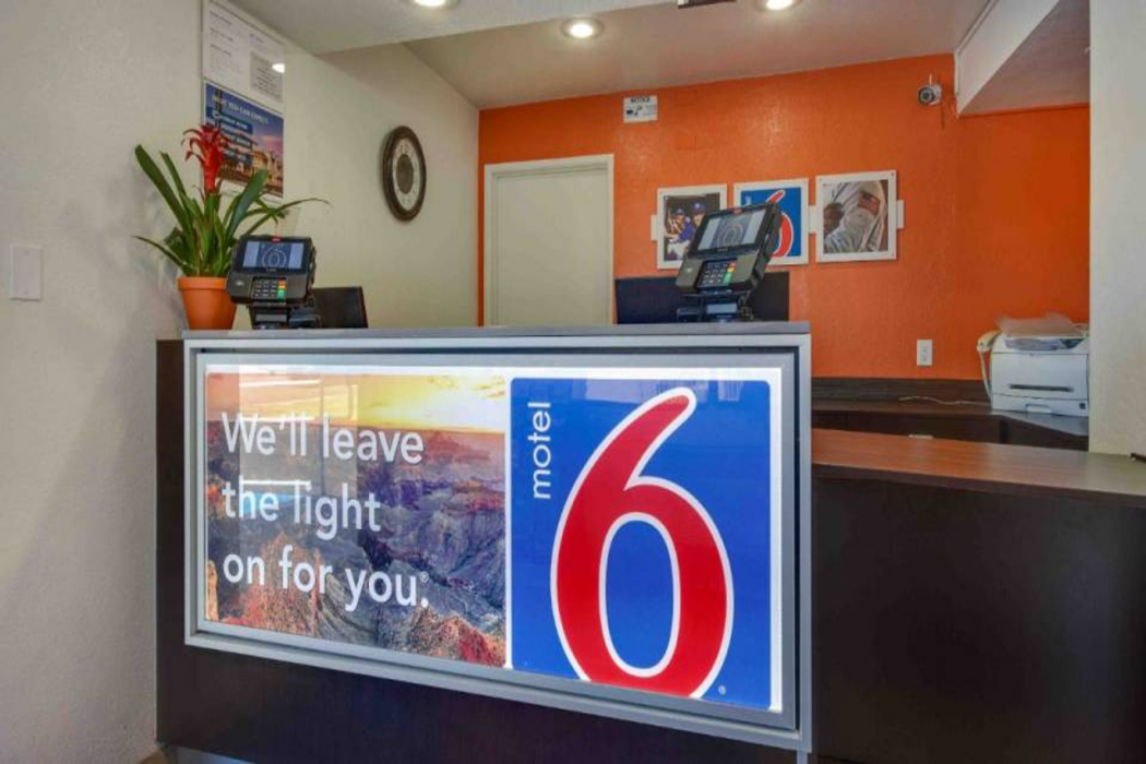 Motel6 Tempe, AZ - Broadway - ASU 11/63