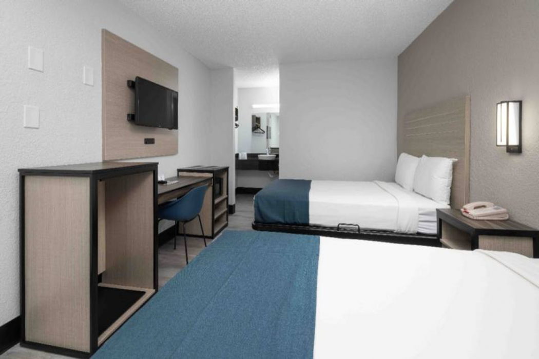 Motel6 Tempe, AZ - Broadway - ASU 23/63