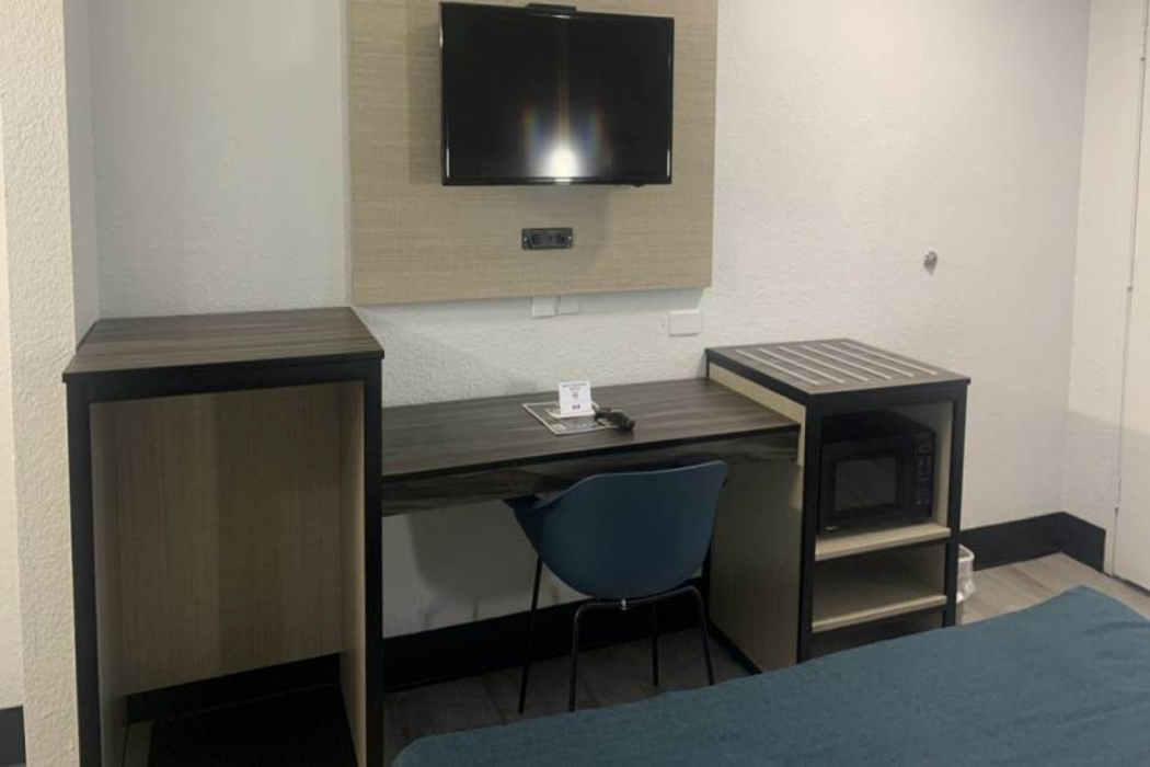 Motel6 Tempe, AZ - Broadway - ASU 20/63