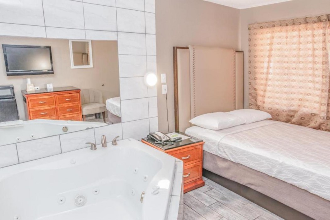 Econo Lodge Inn & Suites Yuma 12/47