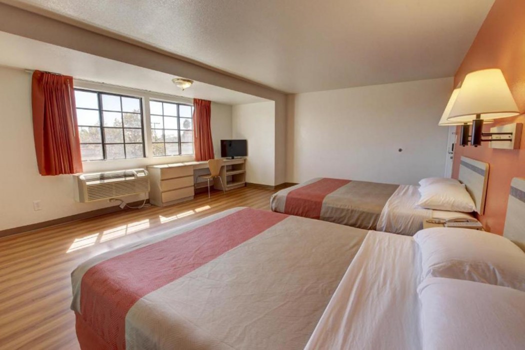 Motel6 Bellflower, CA - Los Angeles 8/65