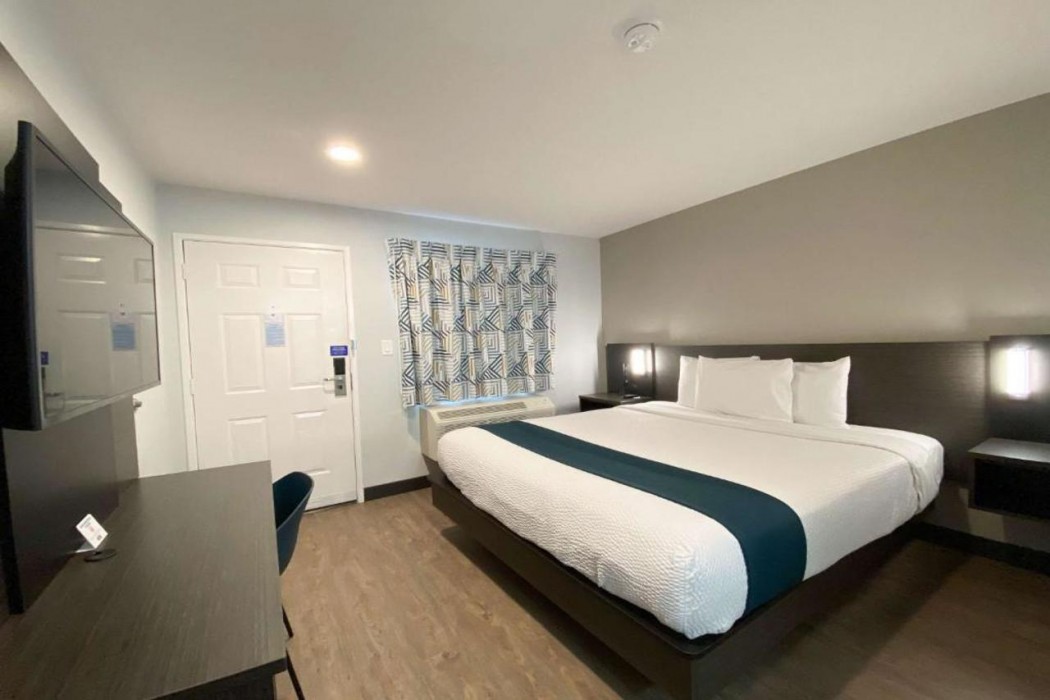 Motel6 Bellflower, CA - Los Angeles 11/65