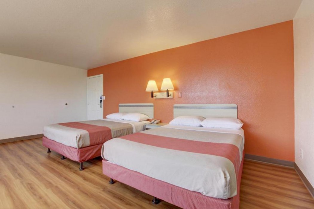 Motel6 Bellflower, CA - Los Angeles 7/65