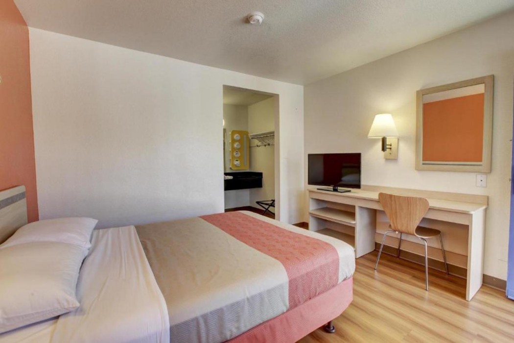 Motel6 Bellflower, CA - Los Angeles 9/65