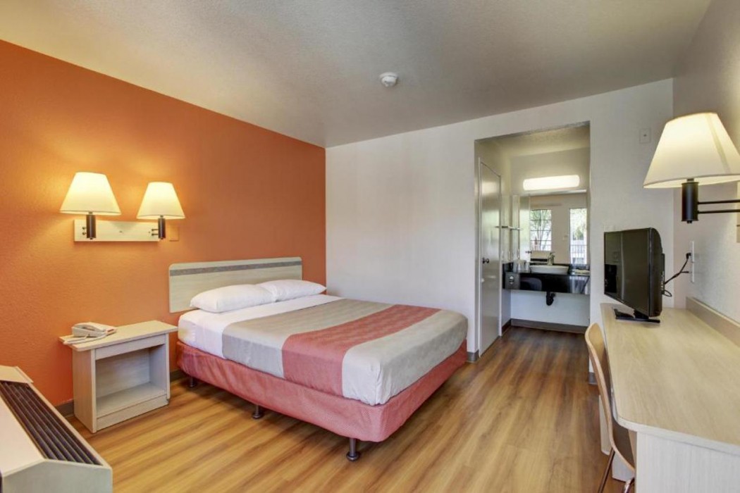 Motel6 Bellflower, CA - Los Angeles 13/65