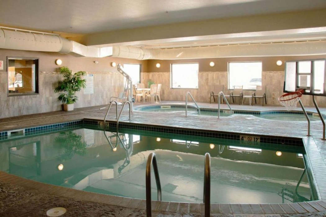 Comfort Inn & Suites Grand Forks near Alerus Center 15/27