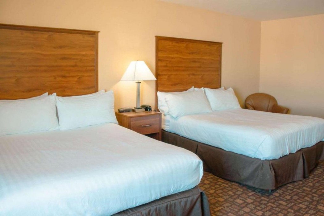 Comfort Inn & Suites Grand Forks near Alerus Center 4/27