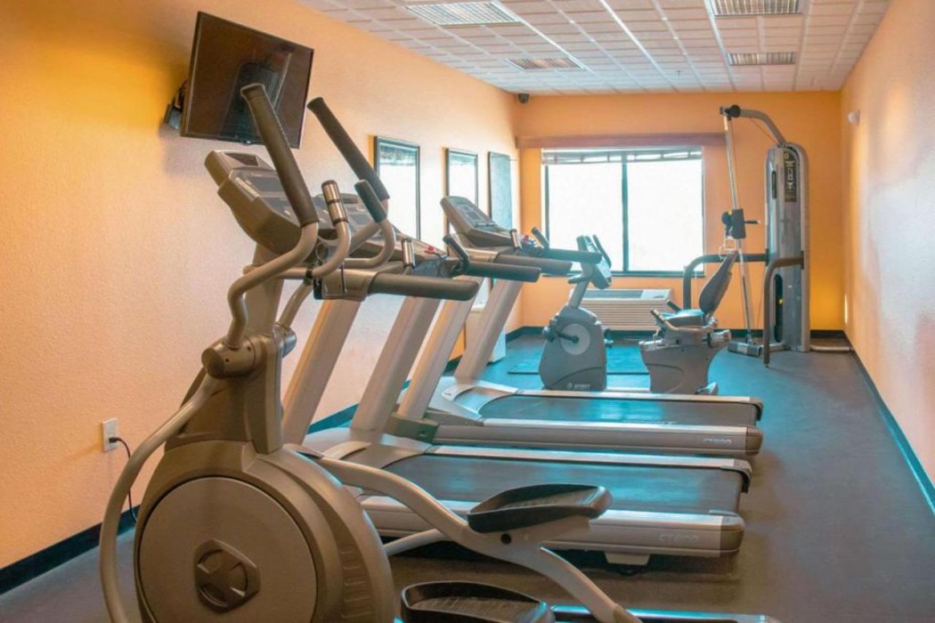 Comfort Inn & Suites Grand Forks near Alerus Center 19/27
