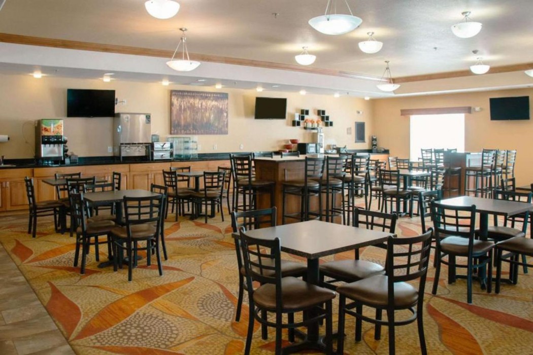 Comfort Inn & Suites Grand Forks near Alerus Center 12/27