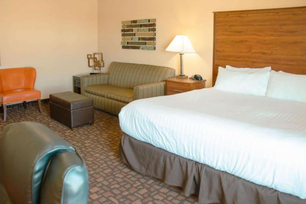 Comfort Inn & Suites Grand Forks near Alerus Center 3/27