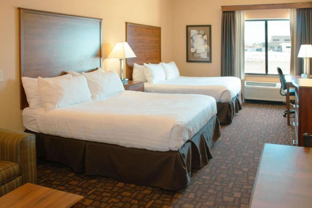 Comfort Inn & Suites Grand Forks near Alerus Center 10/27