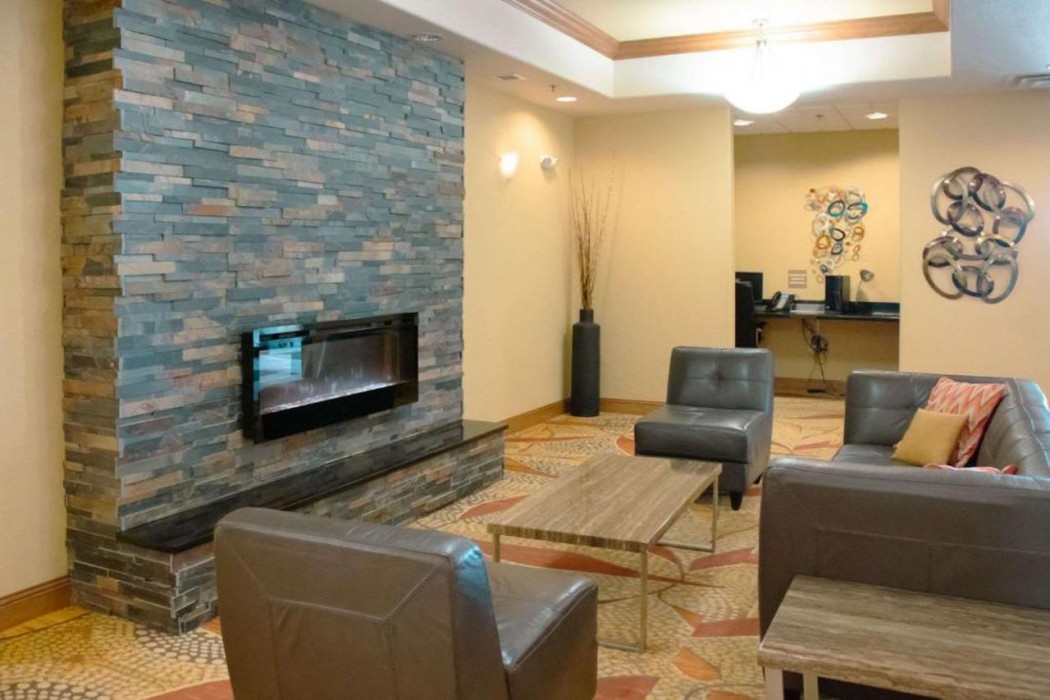 Comfort Inn & Suites Grand Forks near Alerus Center 2/27