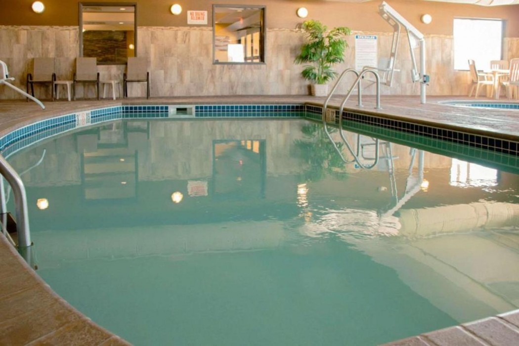 Comfort Inn & Suites Grand Forks near Alerus Center 14/27