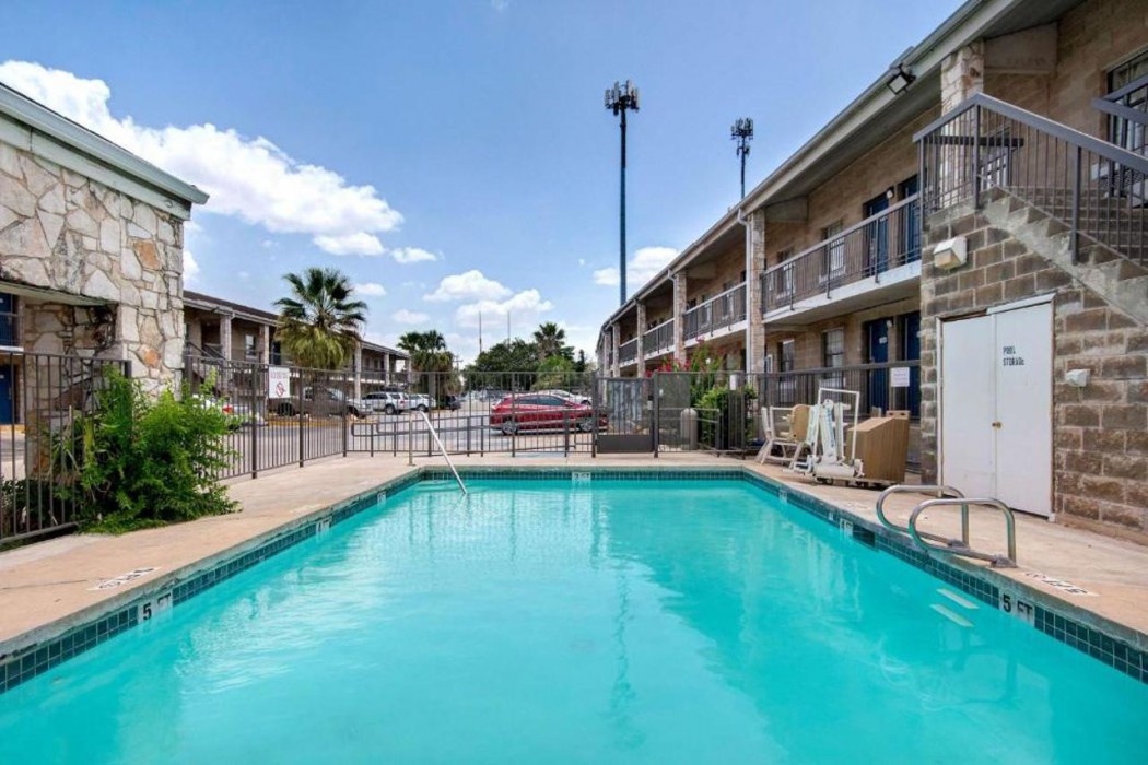 Motel6 San Antonio, TX - Northwest Medical Center 37/60