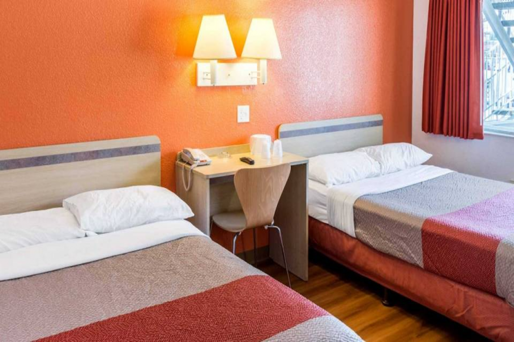 Motel6 Bakersfield, CA - Convention Center 16/37