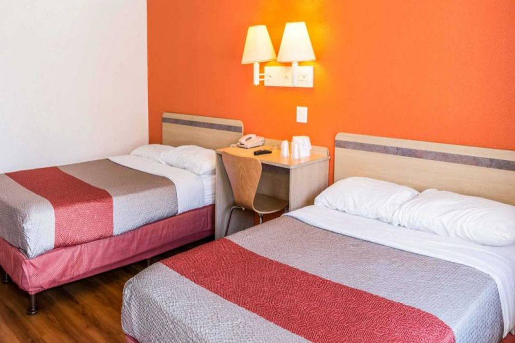 Motel6 Bakersfield, CA - Convention Center 13/37