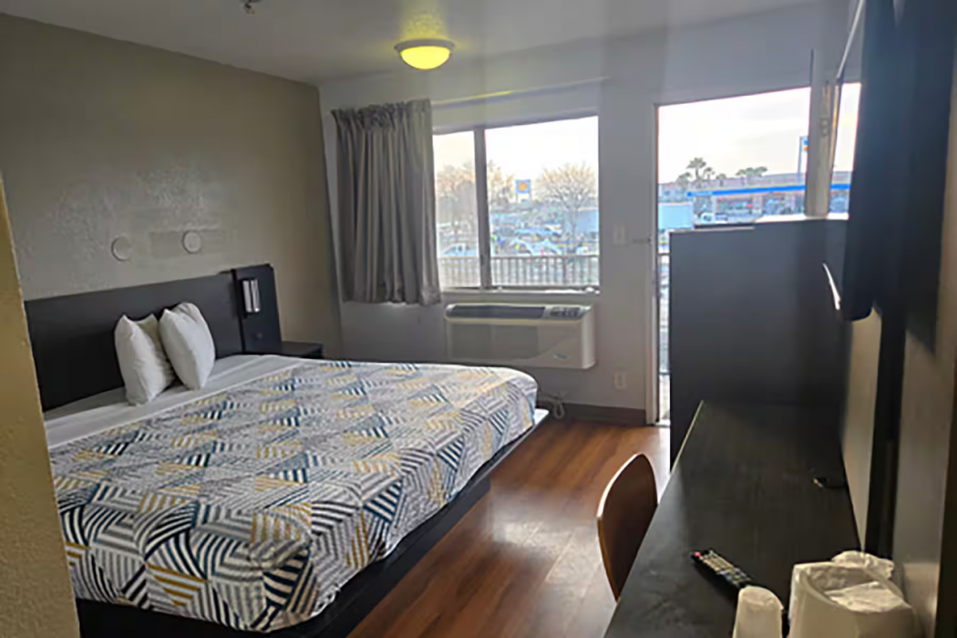 Super 8 by Wyndham Tracy 6/10