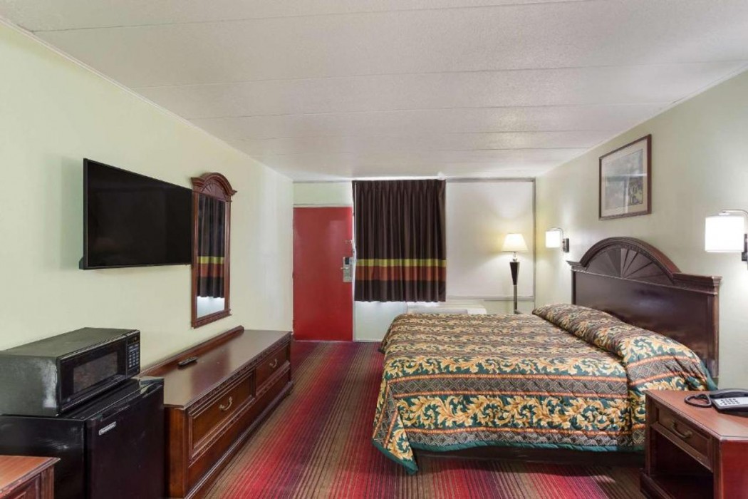 Rodeway Inn South Point OH 10/19
