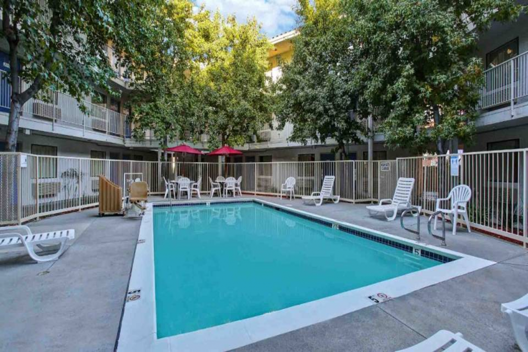 Motel6 Sunnyvale, CA - North 37/60