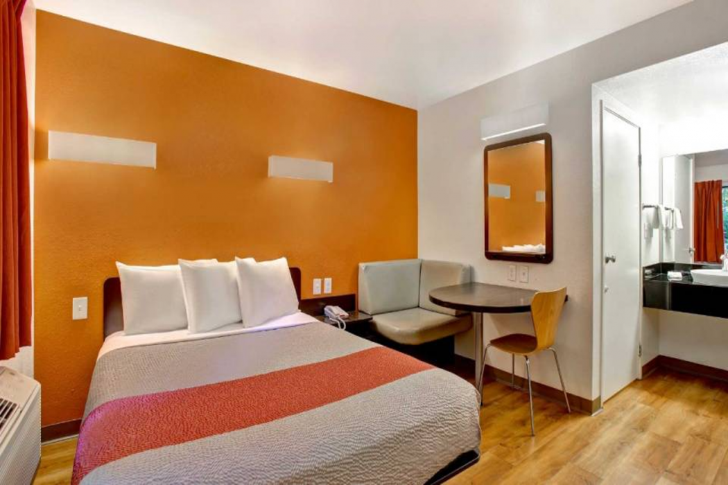 Motel6 Sunnyvale, CA - North 22/60