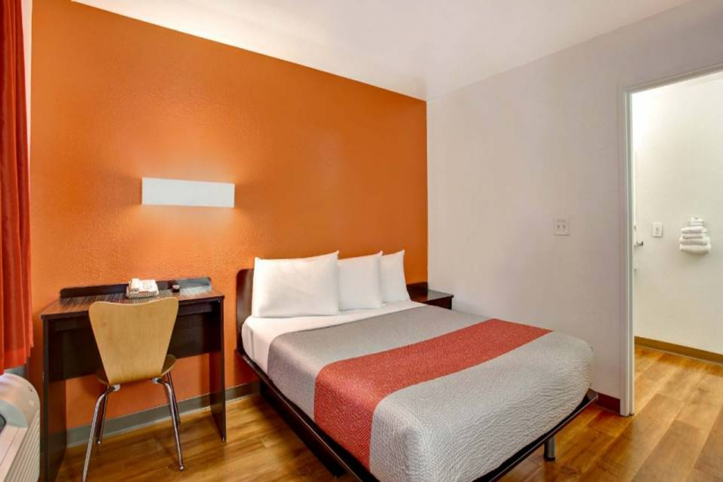 Motel6 Sunnyvale, CA - North 16/60
