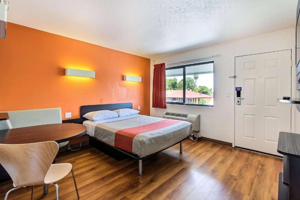 Motel6 Sunnyvale, CA - South 9/38
