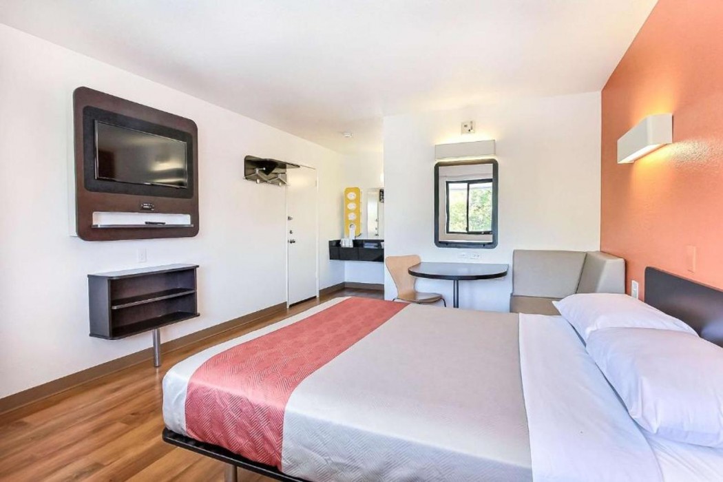 Motel6 Sunnyvale, CA - South 8/38
