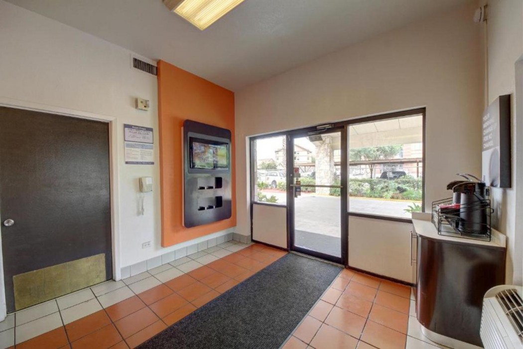 Motel6 San Antonio, TX - West SeaWorld 8/43