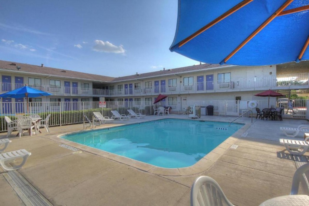 Motel6 San Antonio, TX - Six Flags Fiesta TX/La Cantera Area 24/44