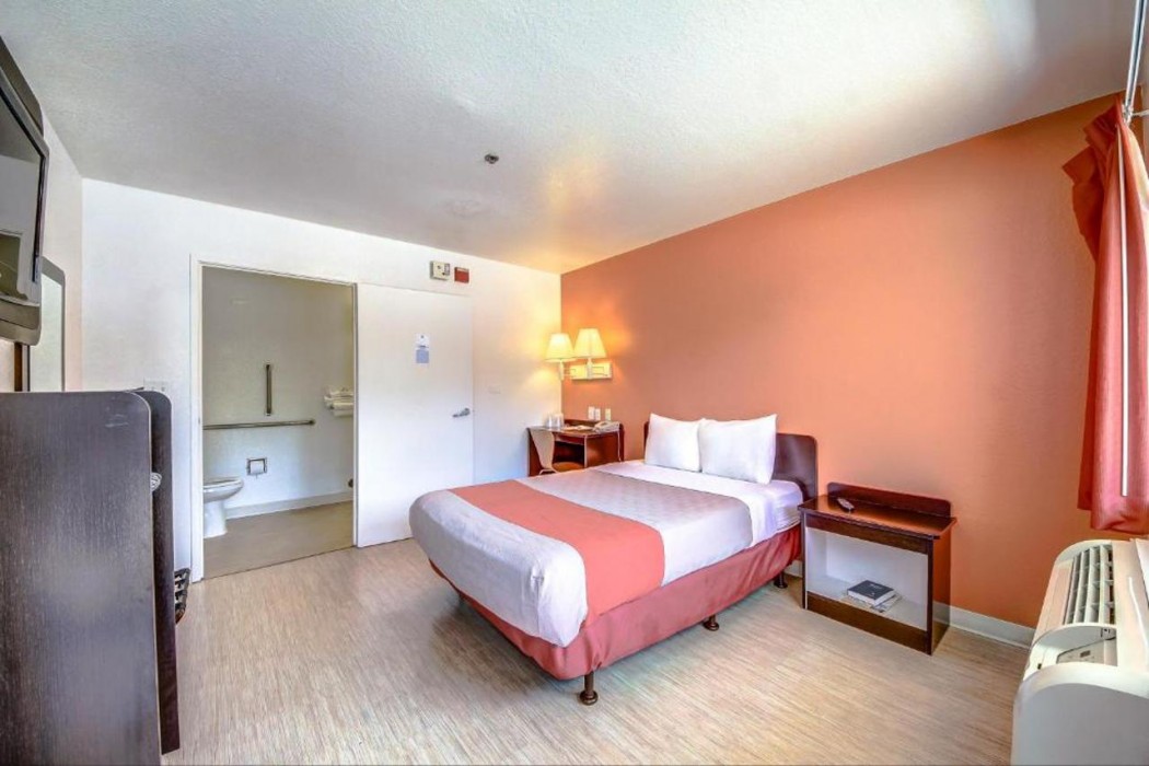Motel6 San Antonio, TX - Six Flags Fiesta TX/La Cantera Area 12/44