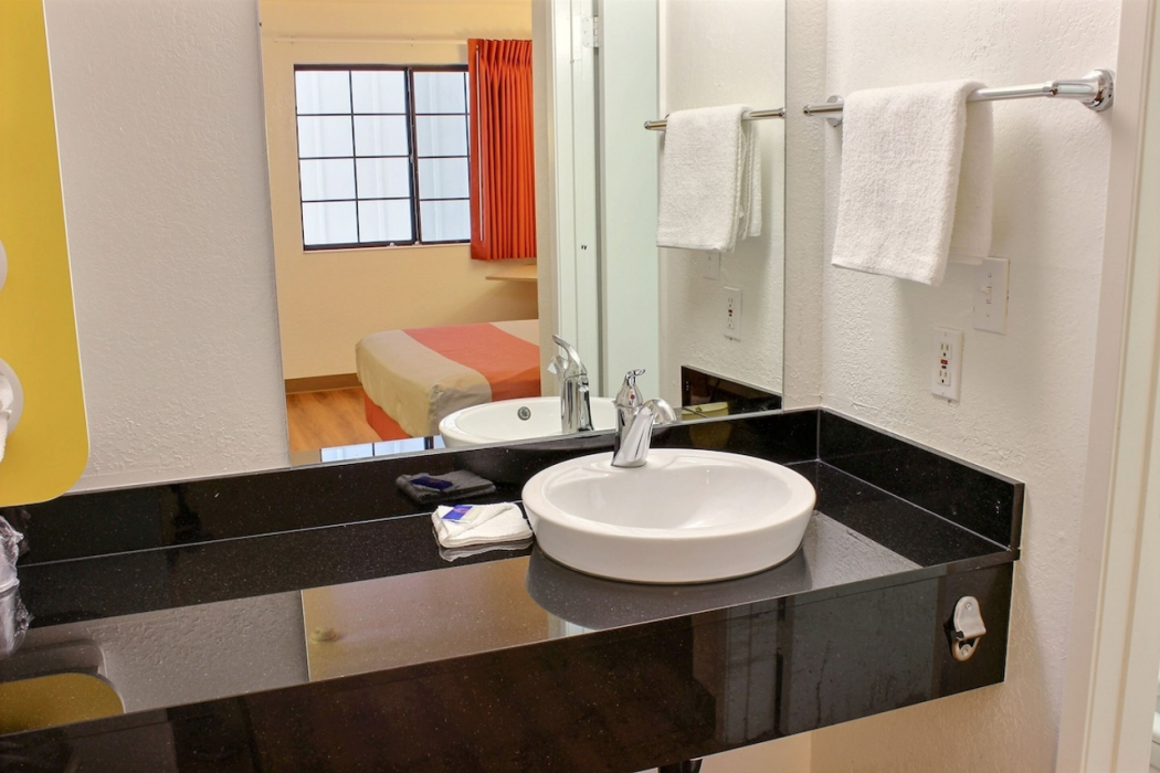 Motel6 Coalinga, CA - East 19/45