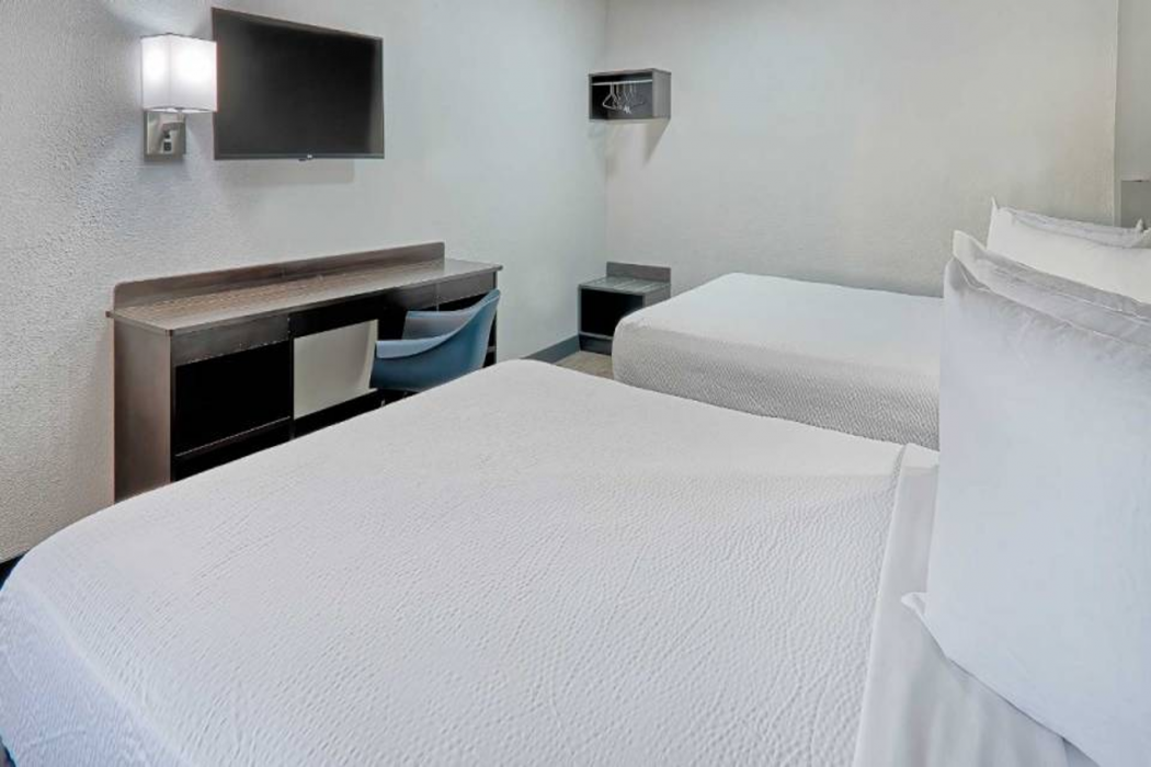 Motel6 Lancaster, CA 10/53