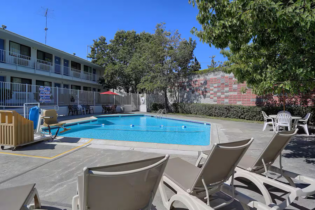 Super 8 by Wyndham Walnut Creek 21/35