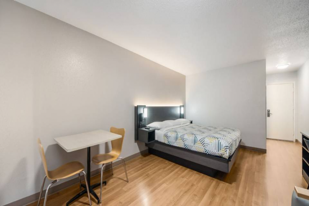 Motel6 Laredo, TX - North I-35 9/55