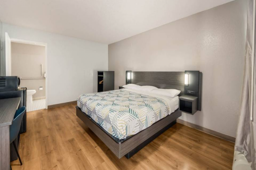 Motel6 Laredo, TX - North I-35 11/55